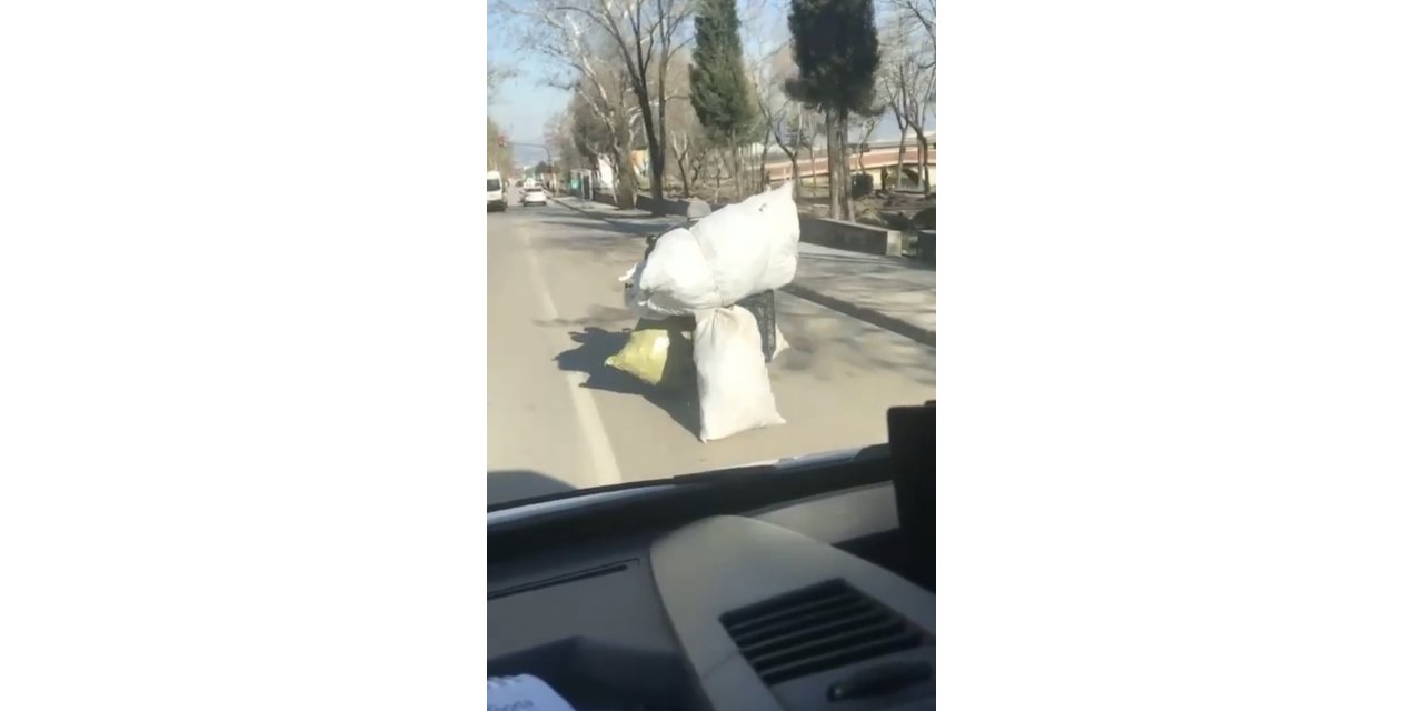 Bursa’da motosikletle tehlikeli taşımacılık kameraya yansıdı