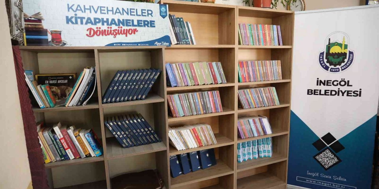 İnegöl’de kahvehaneler kitaphaneye dönüşüyor