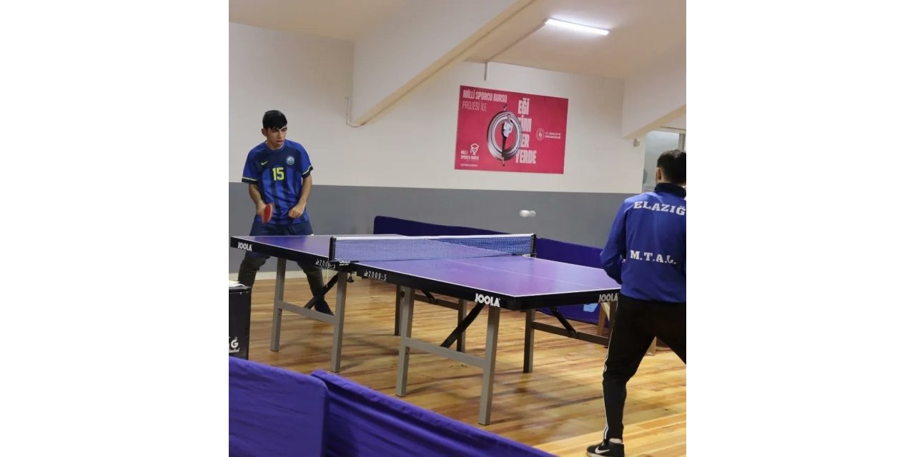 Elazığ’da gençler masa tenisi müsabakaları başladı
