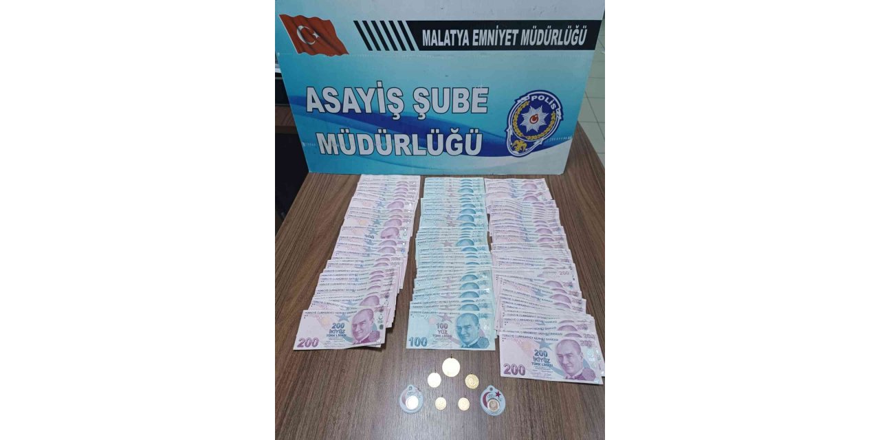 Çaldıkları altınlarla yakalandılar