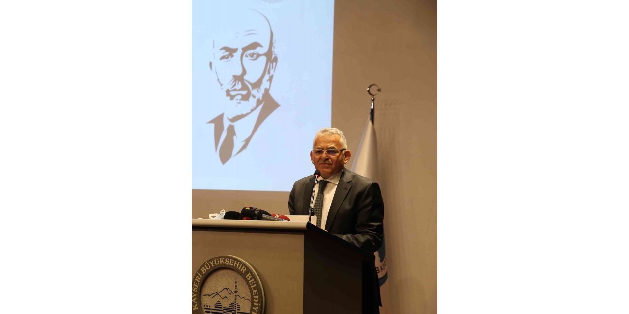 Büyükkılıç: "İstiklal Şairimizi rahmet, minnet ve hürmetle yad ediyorum"