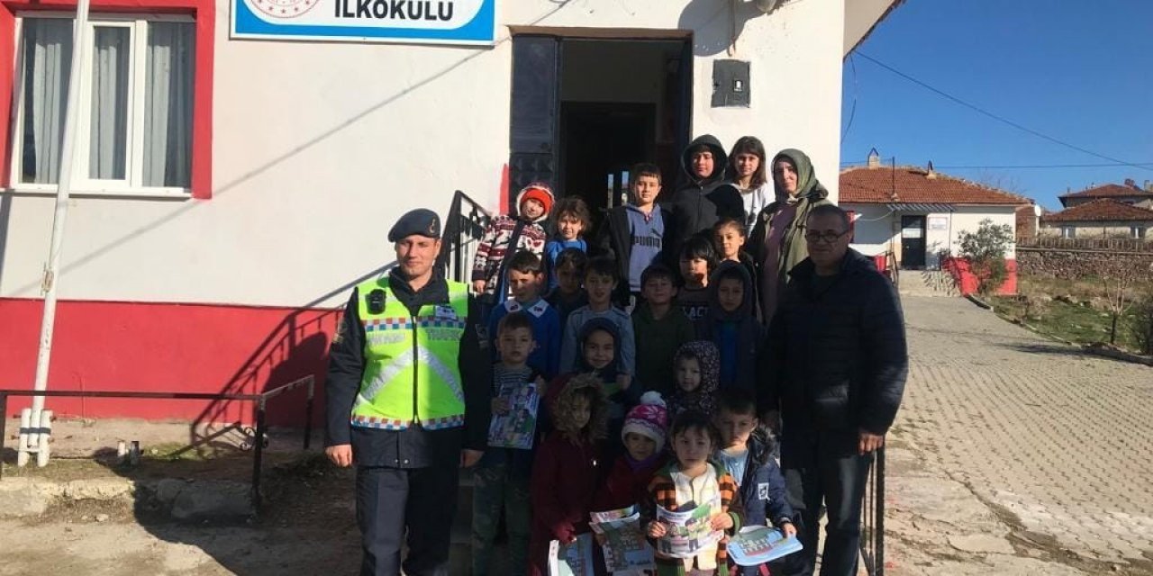 Selendi’de jandarmadan öğrencilere trafik eğitimi