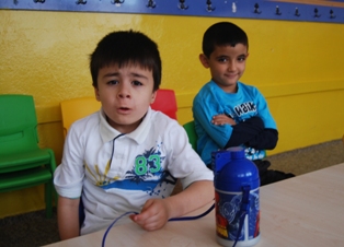 Soru soran çocuğu azarlamak öğrenmeyi yavaşlatıyor