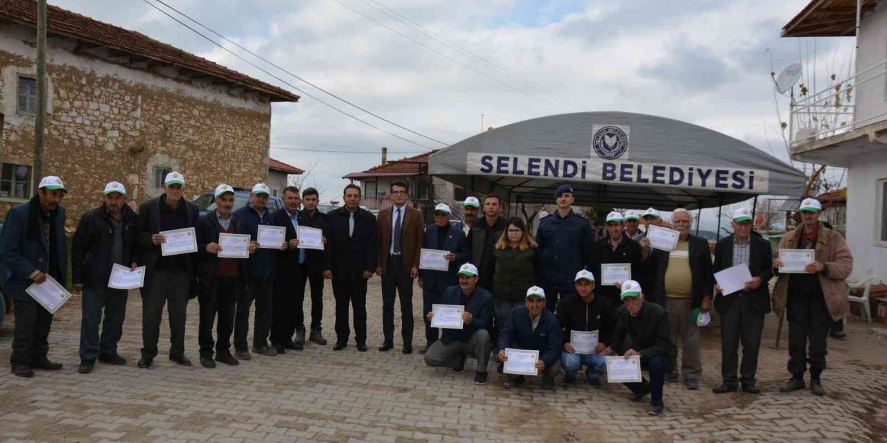 Erozyona karşı oluşturulan badem arazileri vatandaşlara emanet