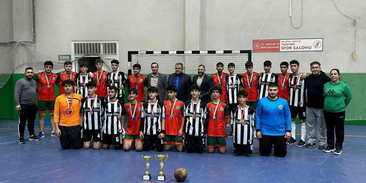 Hentbol’da şampiyon olmak için ter döktüler