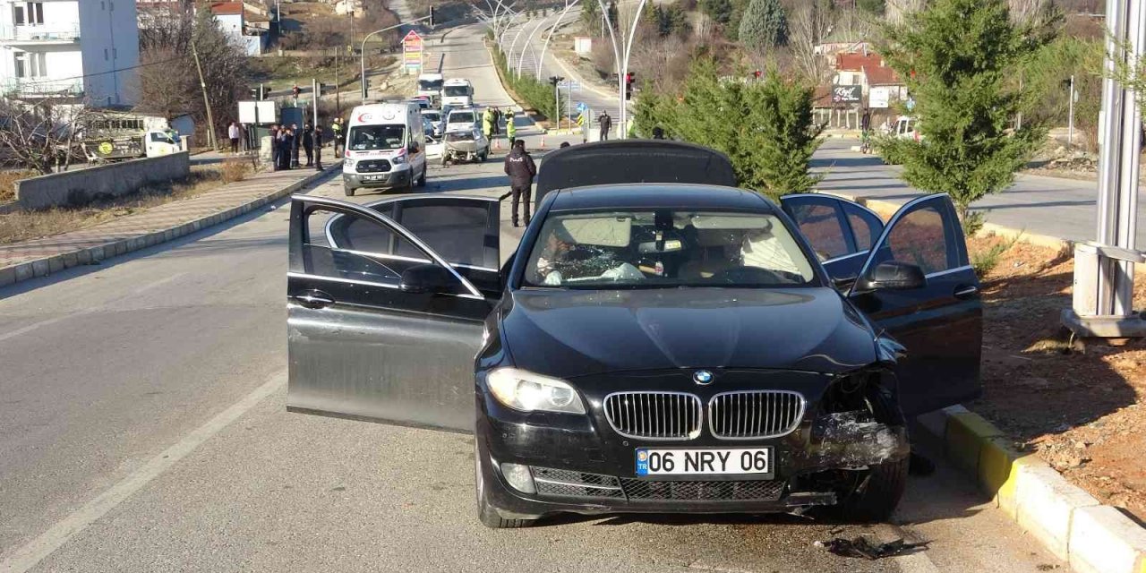 Ölümlü kazaya karışan araç sürücüsü olay yerinden koşarak kaçtı