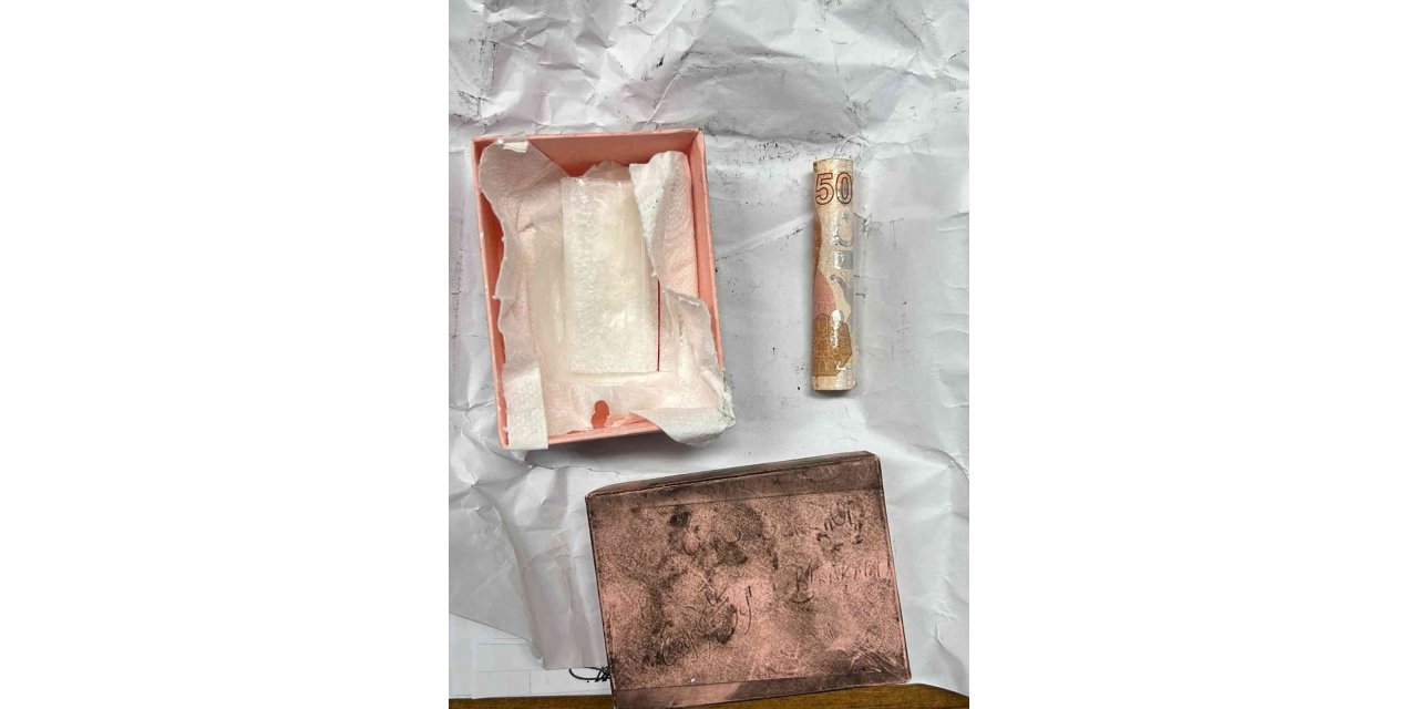 Beşiktaş polisinden “Ciciş Kardeşlerin” evine baskın: Rulo şeklinde para ve kokain bulundu