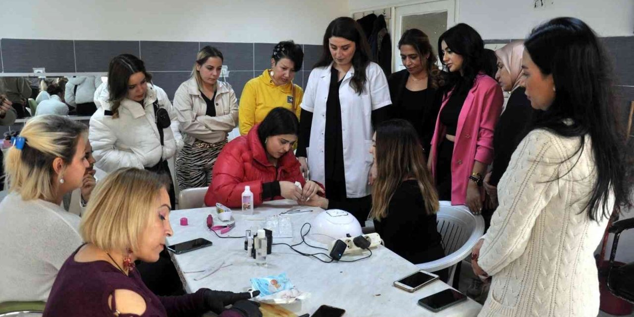 Çukurova Belediyesinin kuaförlük kursu ilgi görüyor