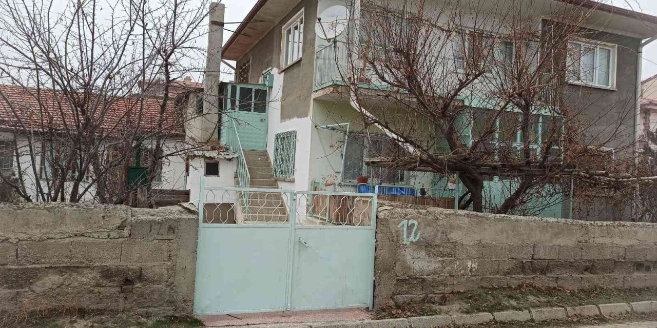 5 gün önce kaybolan minik köpeğini gece gündüz arıyor