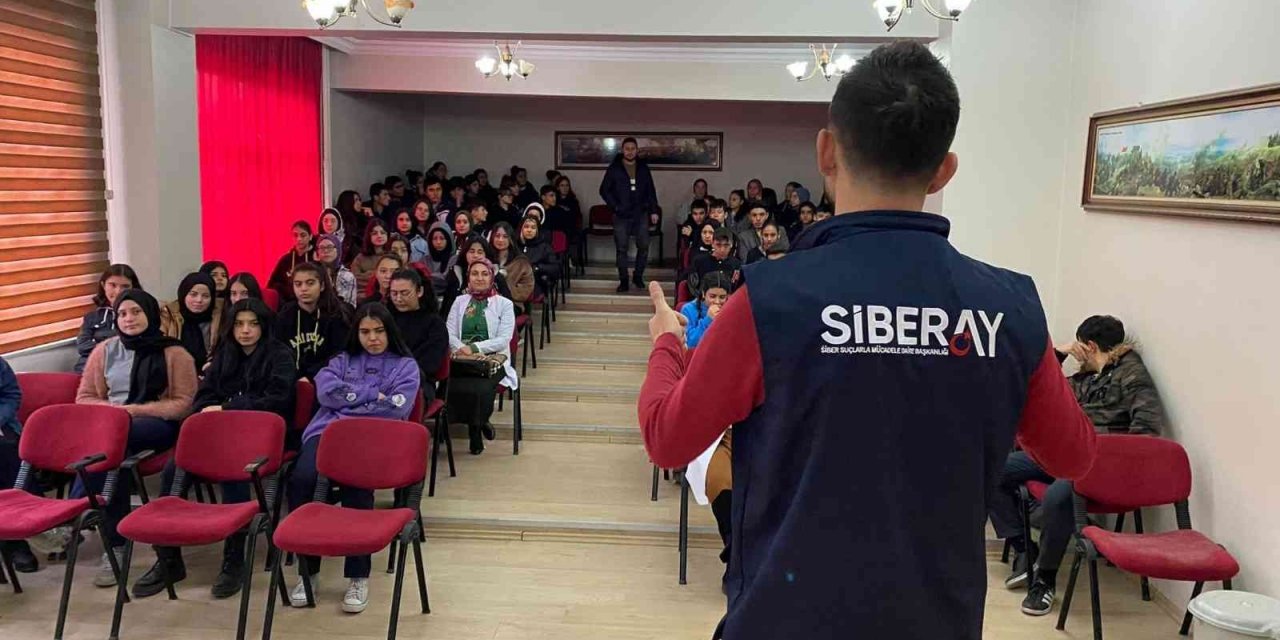 Öğrencilere siber suçlarla mücadele anlatıldı