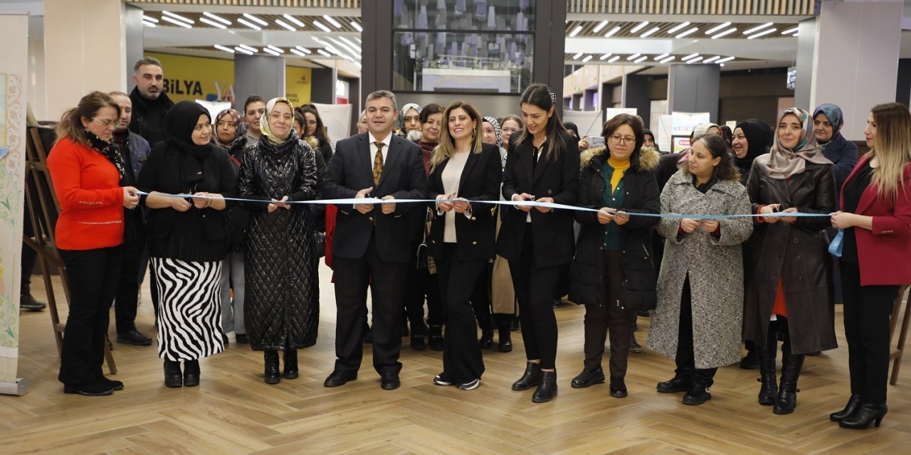 KUMSmall’da sergi ve fuar açıldı