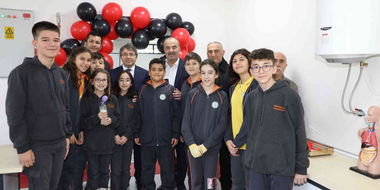 Mudanya Belediyesi’nden öğrencilere fen bilimleri laboratuvarı