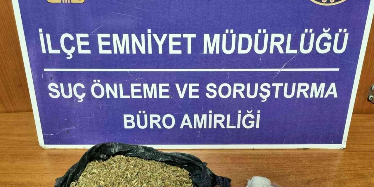 Bursa’da uyuşturucu satıcısı aracında yakalandı