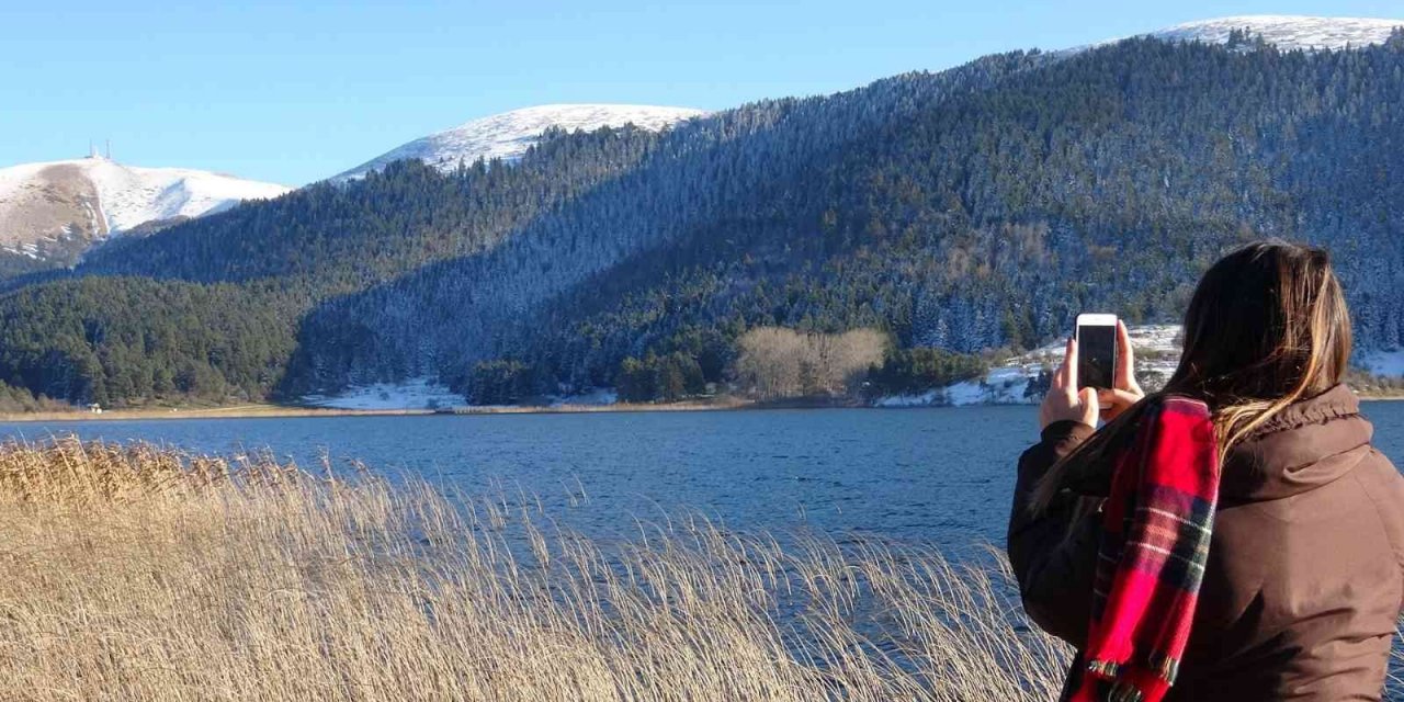 Abant beyaz örtüyle kaplandı