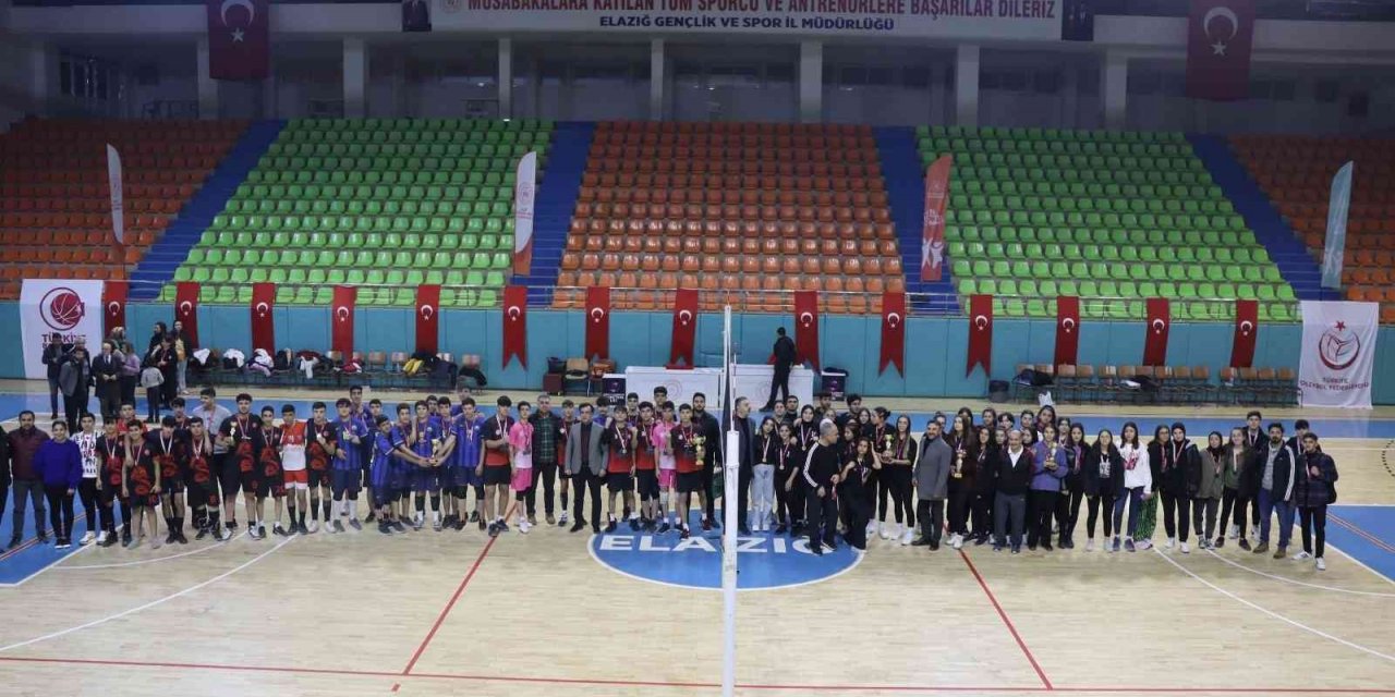 Elazığ’da gençler voleybol müsabakaları sona erdi