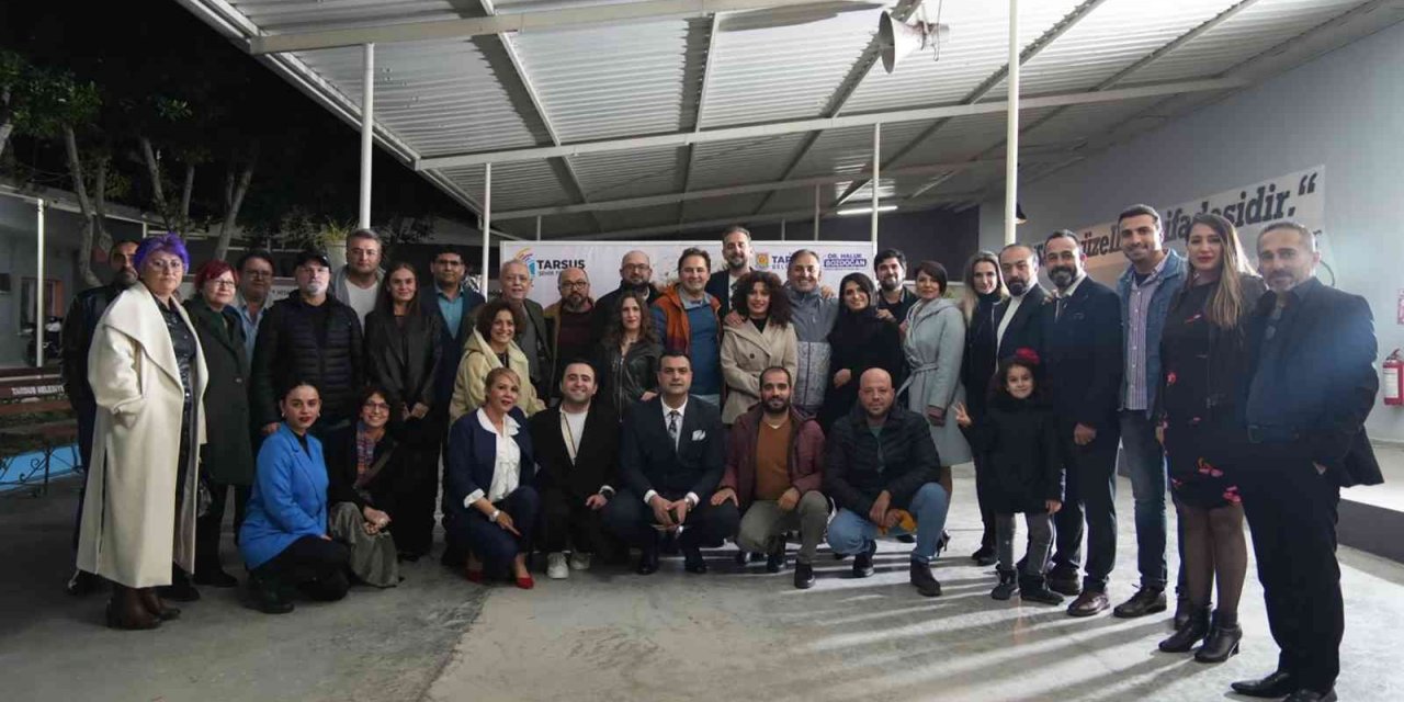 Tarsus Şehir Tiyatrosu, ’Çirkin’ oyununun galasını gerçekleştirdi