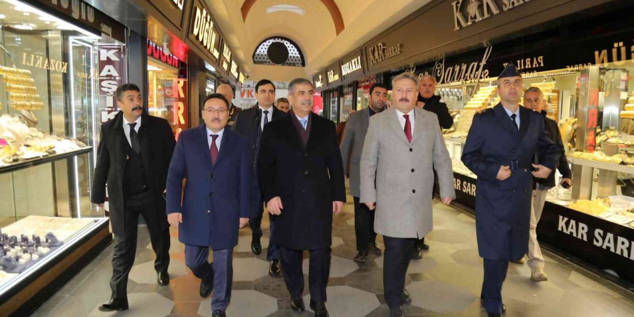 Azerbaycan Savunma Bakanı ve Vali Çiçek’ten Esnaf Ziyareti