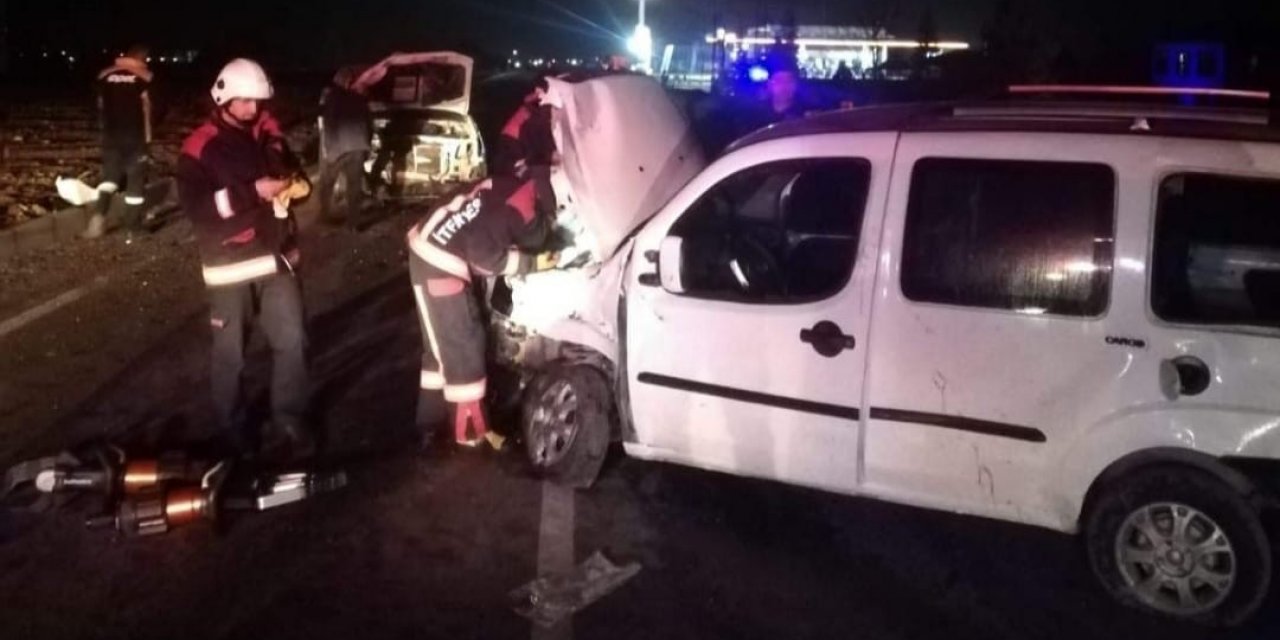 Hafif ticari araçla pikap çarpıştı: 2 yaralı