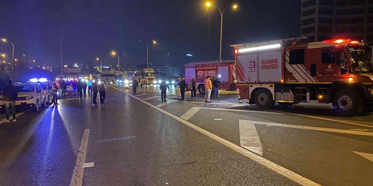 Sancaktepe TEM’de cip ile otomobil çarpıştı: 1 yaralı