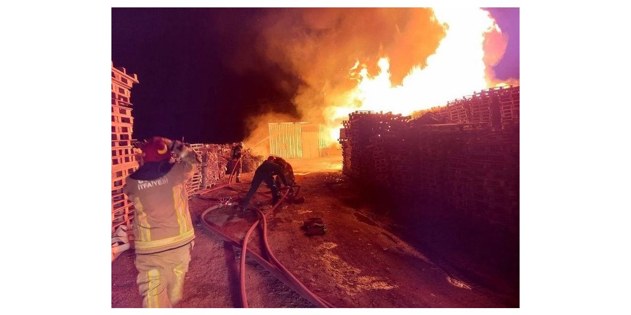 Ambalaj fabrikasında korkutan yangın, fabrikaya sıçramadan son anda söndürüldü