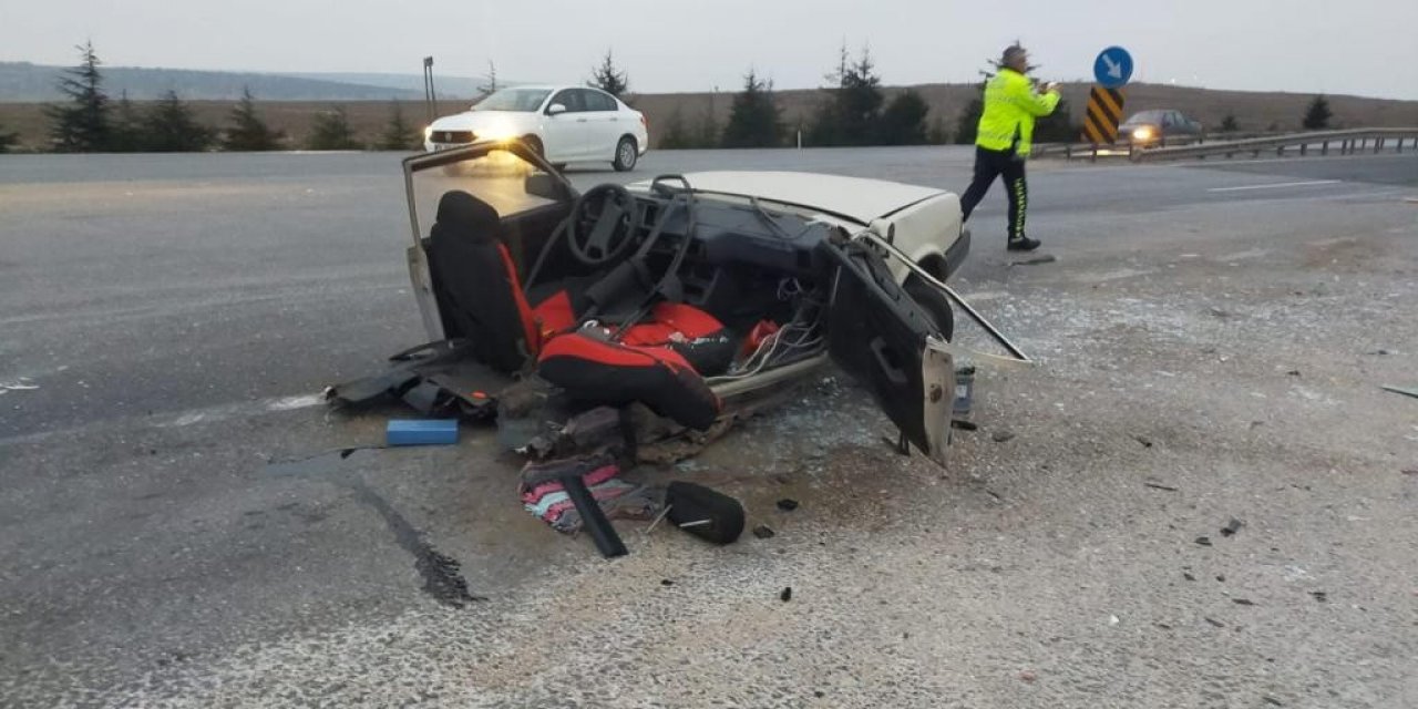 Cipin çarptığı Tofaş otomobil ortadan 2’ye ayrıldı