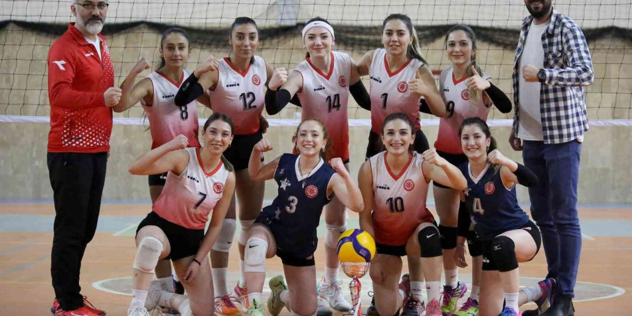 SCÜ voleybol takımı adım adım Süper Lig’e yürüyor