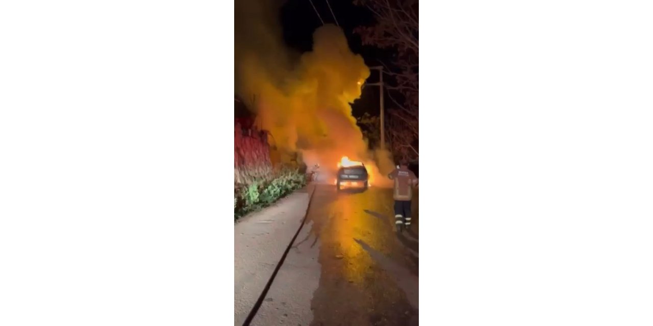 Bursa’da seyir halindeki otomobil alev alev yandı