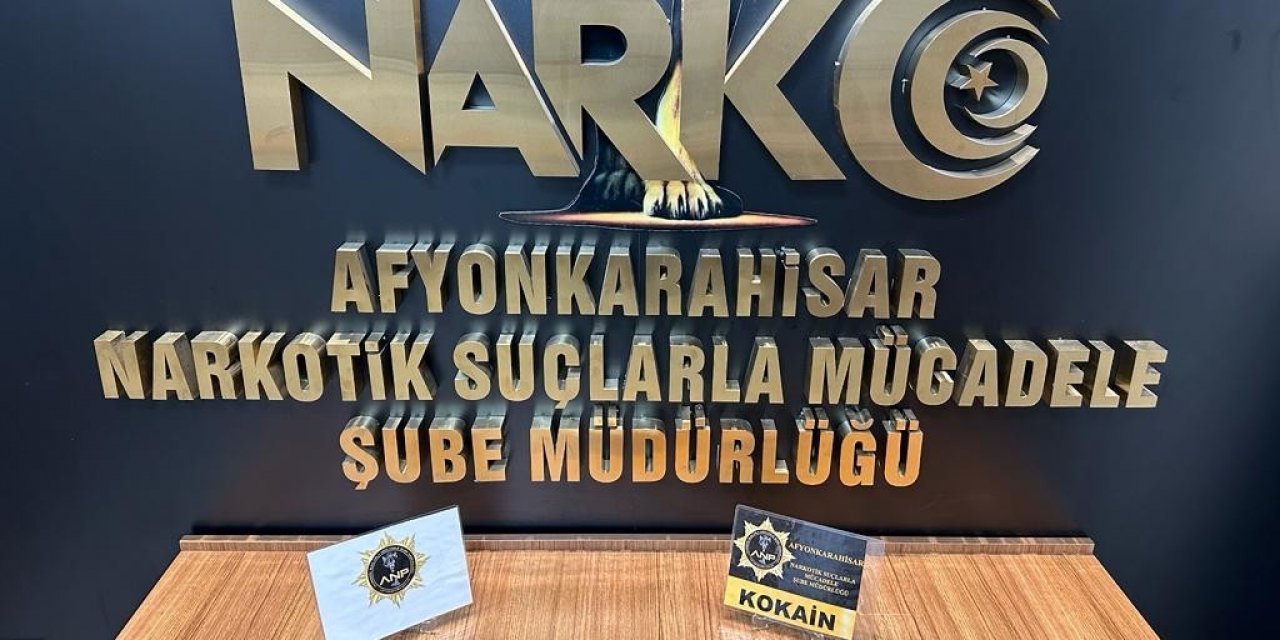 Arabanın motor bölümüne zulalanan kokain böyle bulundu