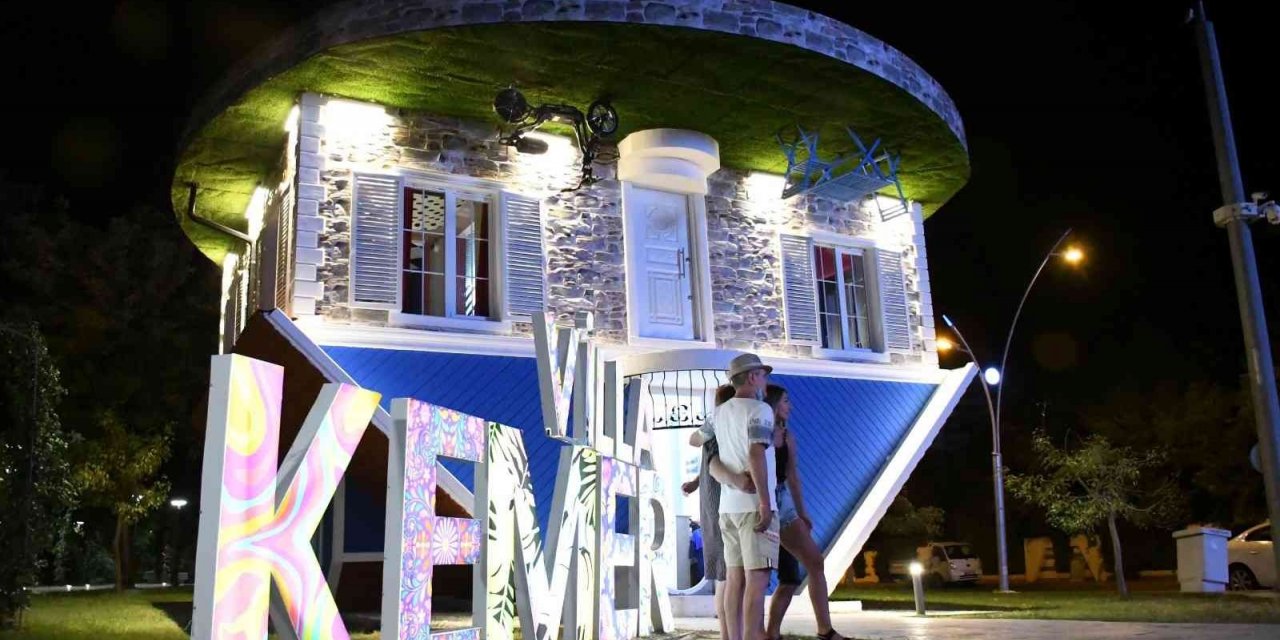 Turizmin gözde ilçesi Kemer 2022’de 2 milyon 915 bin 680 turisti ağırladı