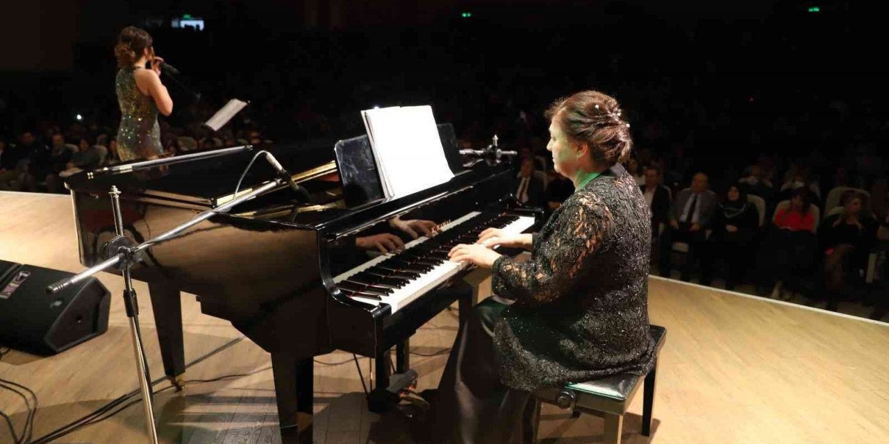 Elazığ’da ‘Piyano eşliğinde eserler’ konseri düzenlendi