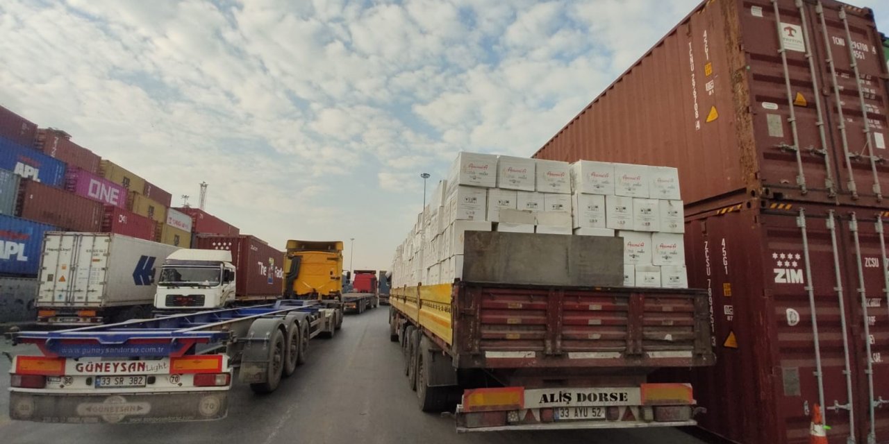 Mersin’de yakalanan 5 tır kaçak içki imhaya gönderildi