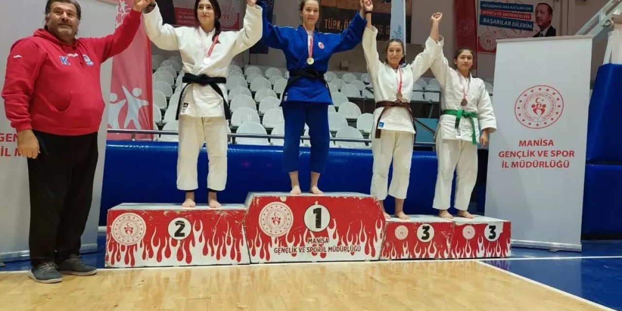 Yunusemreli gençlerden 18 madalya