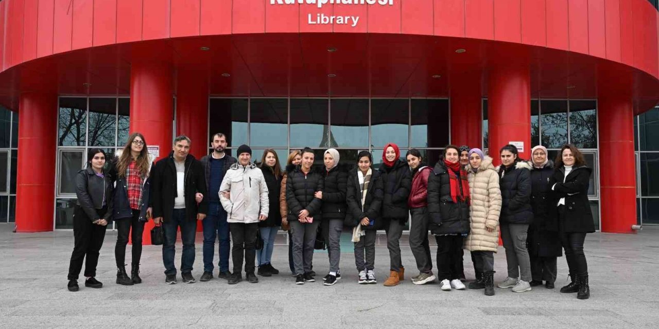 Lise öğrencileri üniversite yaşamını yerinde gördü