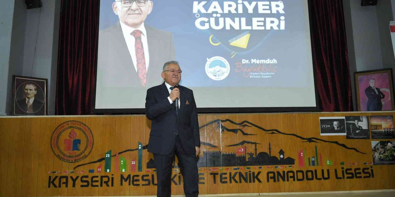 Başkan Büyükkılıç, Kariyer Günleri’ne devam ediyor