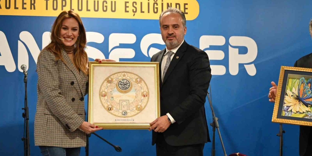 Yurdun ünlüleri, yurtta kalan gençlerle buluşuyor