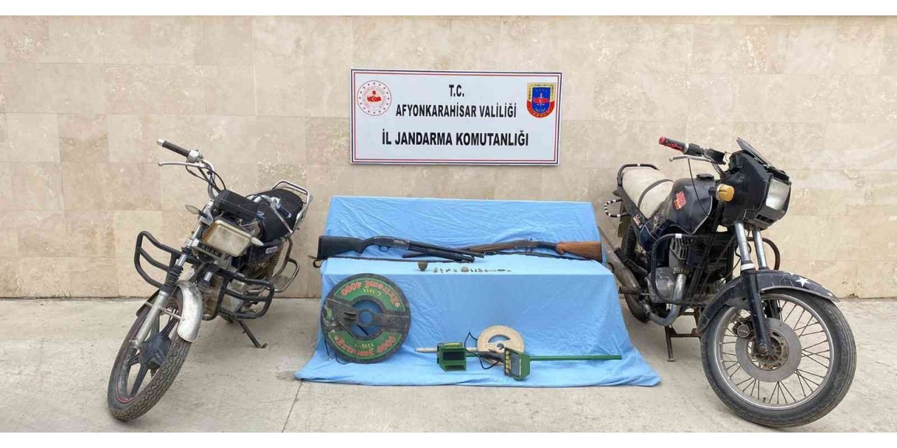 Tarihi eser kaçakçıları yakalandı