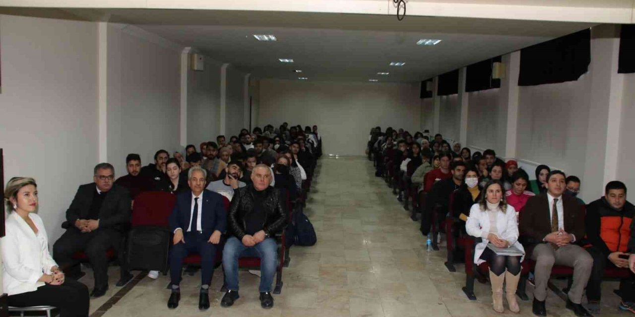 Başkan Akkaya öğrencileri İndirim Kart konusunda bilgilendirdi