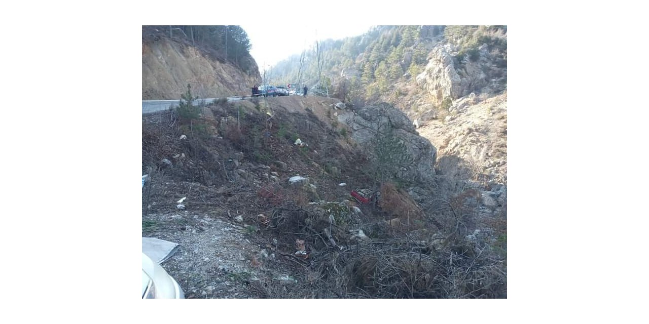 Antalya’da kamyonet uçuruma yuvarlandı: 1 ölü, 1 yaralı