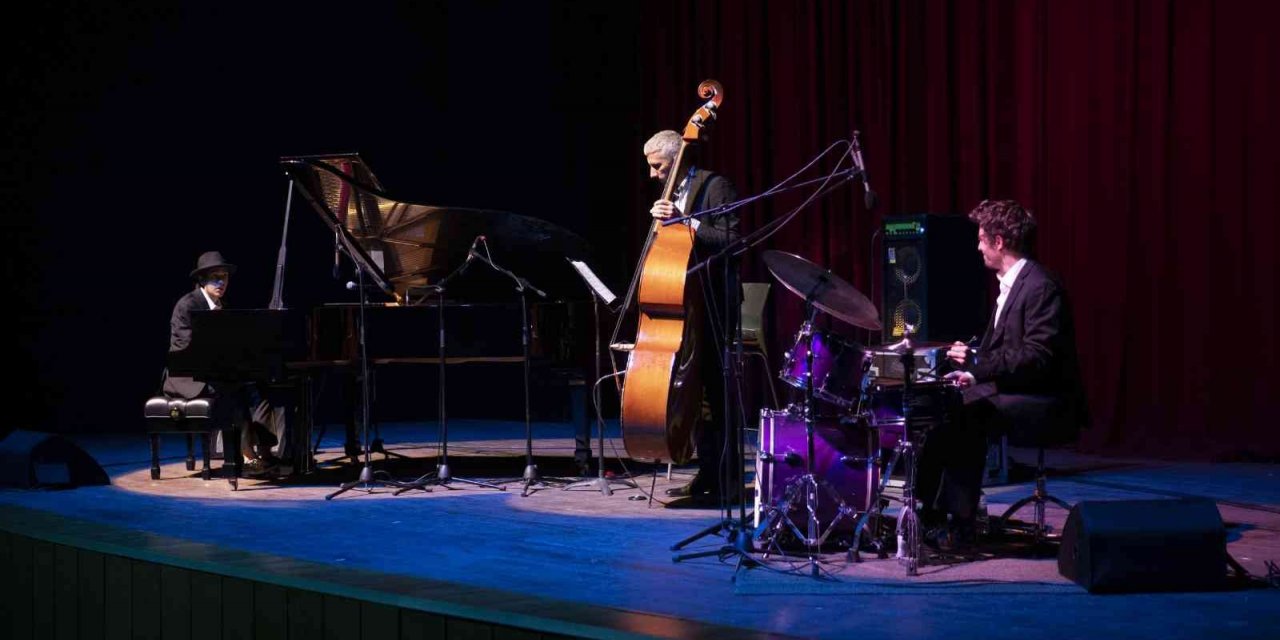 Genç piyanist Mersinlilerle buluştu