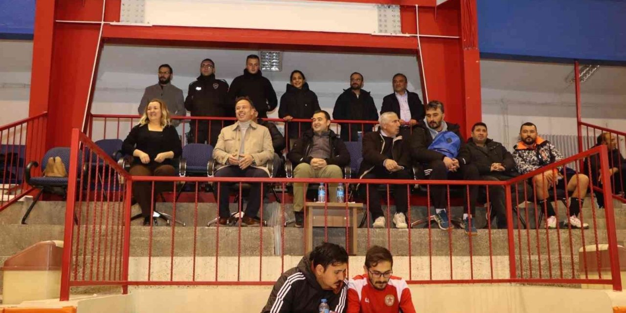 Voleybol turnuvası heyecan dolu maçlar ile devam ediyor