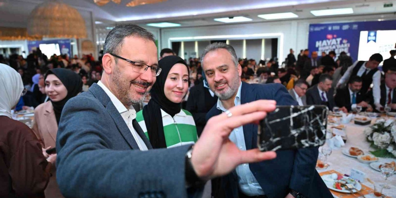 Bakan Kasapoğlu ve Başkan Aktaş gençlerle buluştu