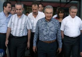 CHP MYK toplantısında Baykal'a hakaret