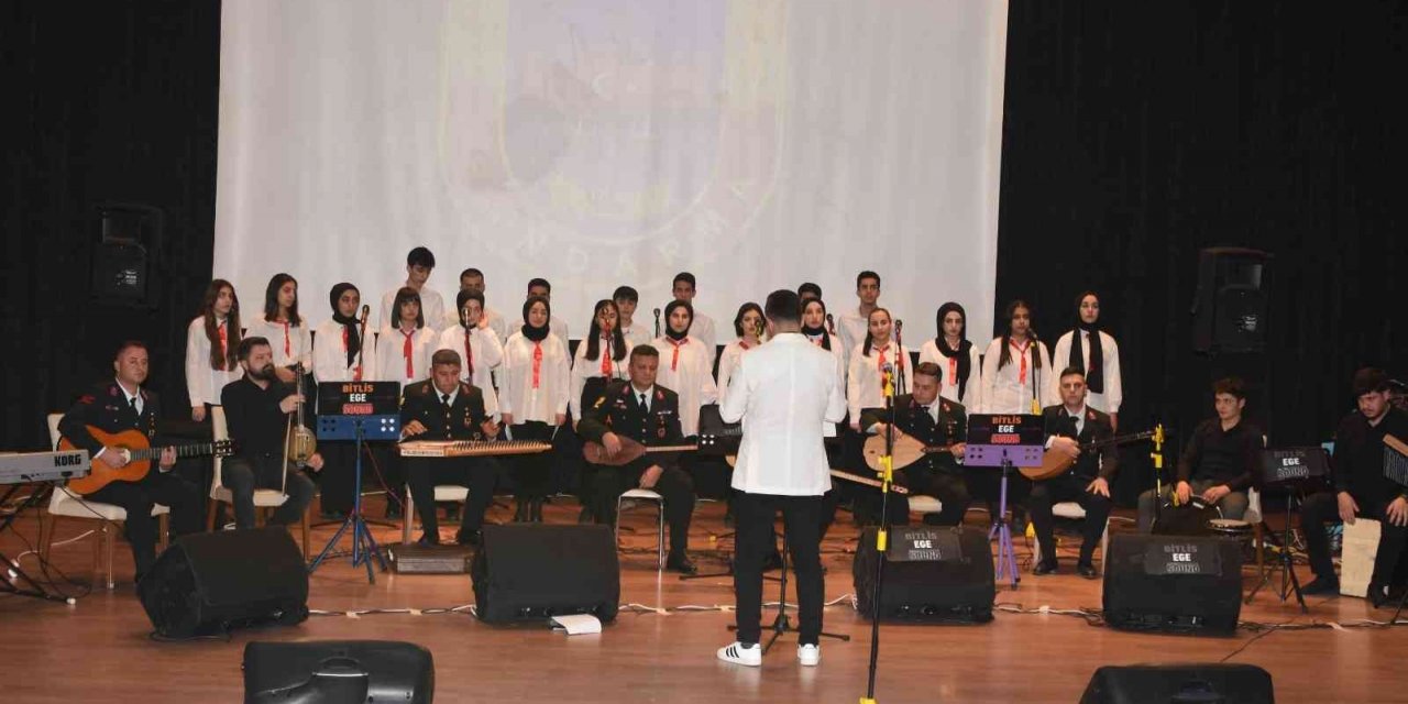 Jandarma ve öğrencilerden muhteşem konser