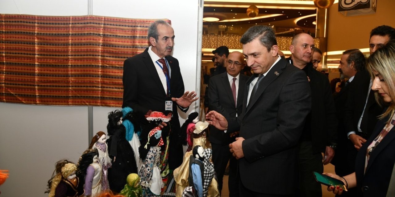 Geleneksel Giysili Bebek’lere ilgi