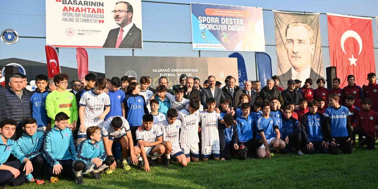 Büyükşehir’den üniversiteye futbol sahası