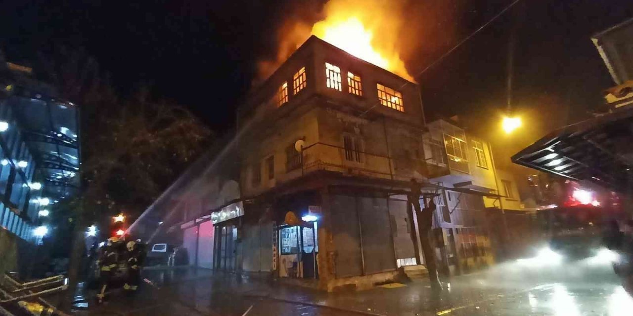 Tarihi çarşıda korkutan yangın