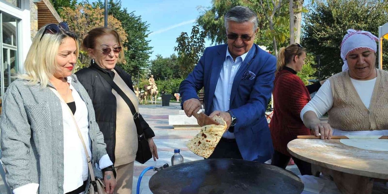 Kemer’de üreten ev hanımları etkinliği