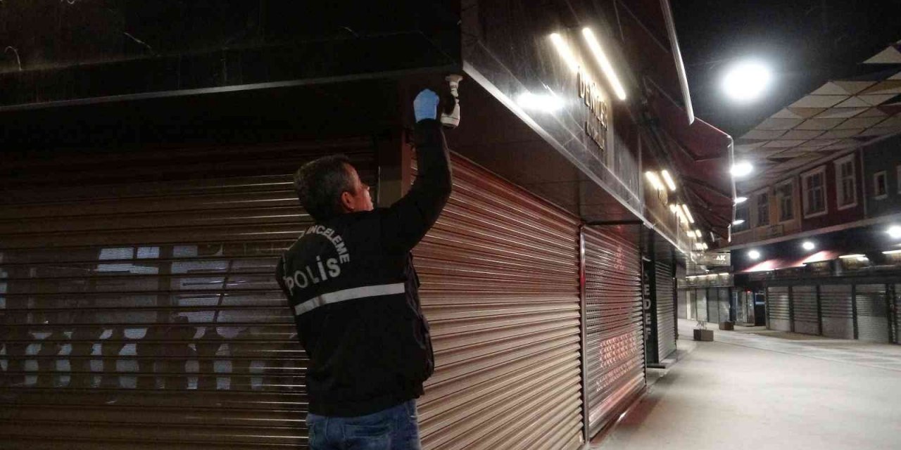 Kuyumcular çarşısında soygun girişimi kamerada