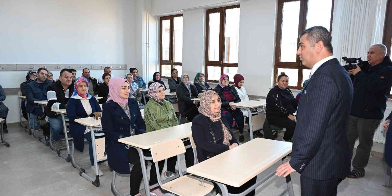 Veliler eğitimlerle destekleniyor, aile içi iletişim güçleniyor