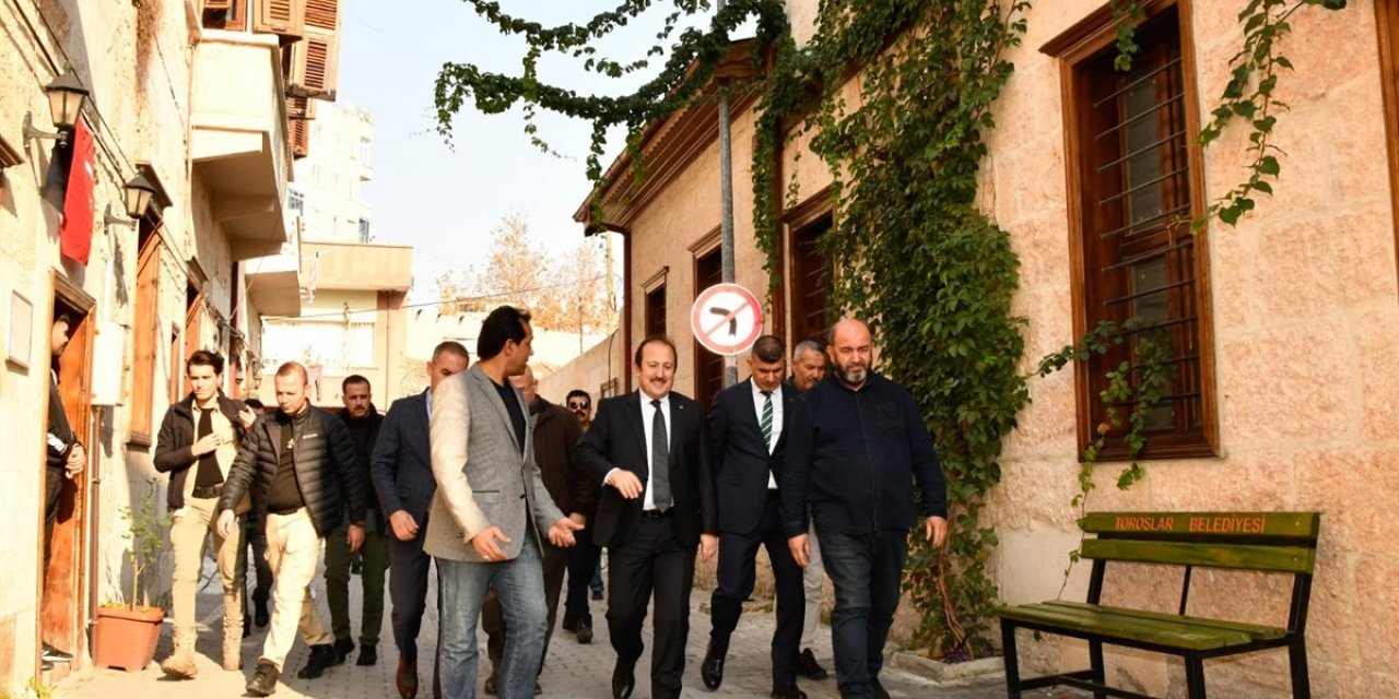 Vali Pehlivan, tarihi yapılardaki restorasyon çalışmalarını inceledi